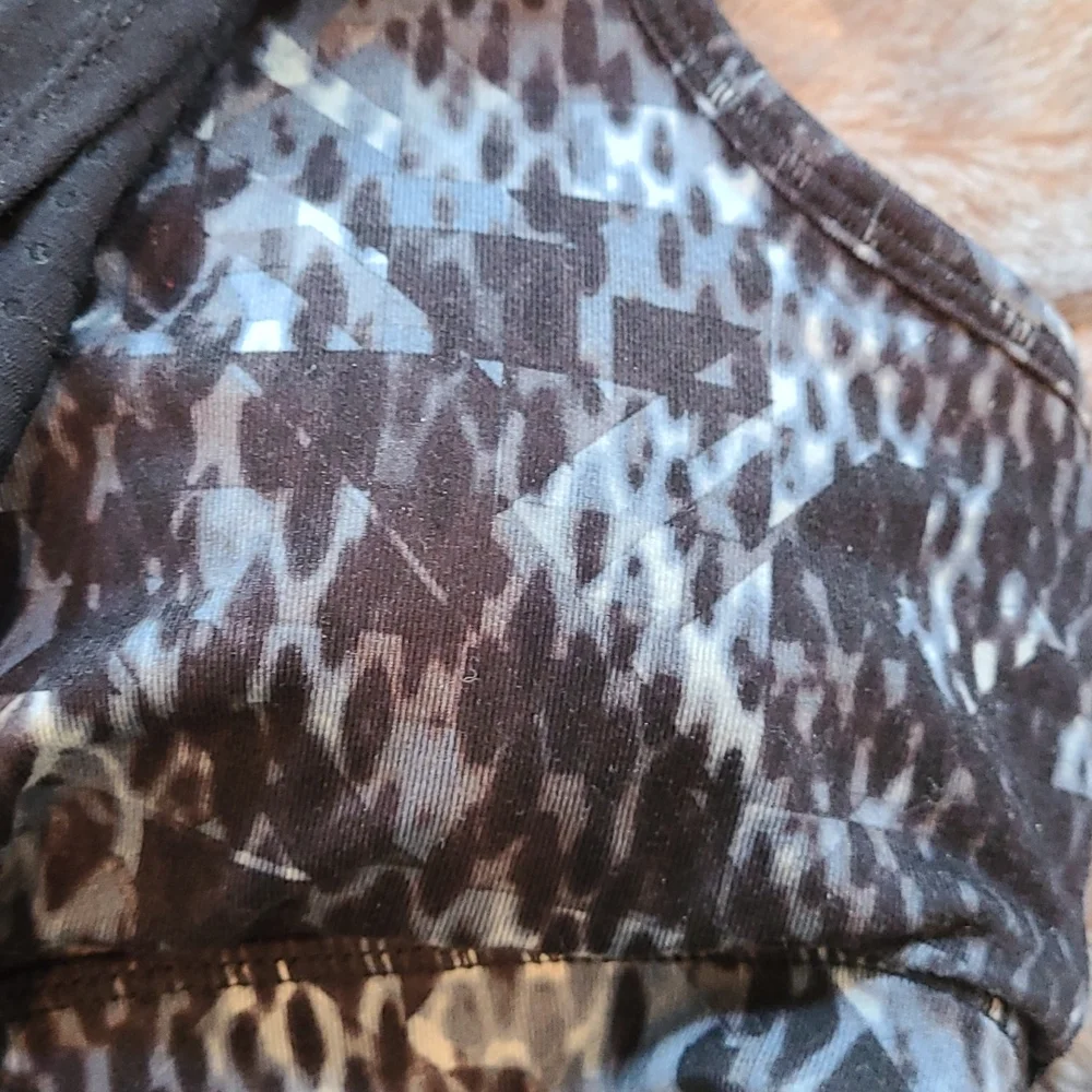 ❌️SOLD❌️ Athleta Cobra Dot Invigorate 2 in 1 Tank - Picture 7 of 10
